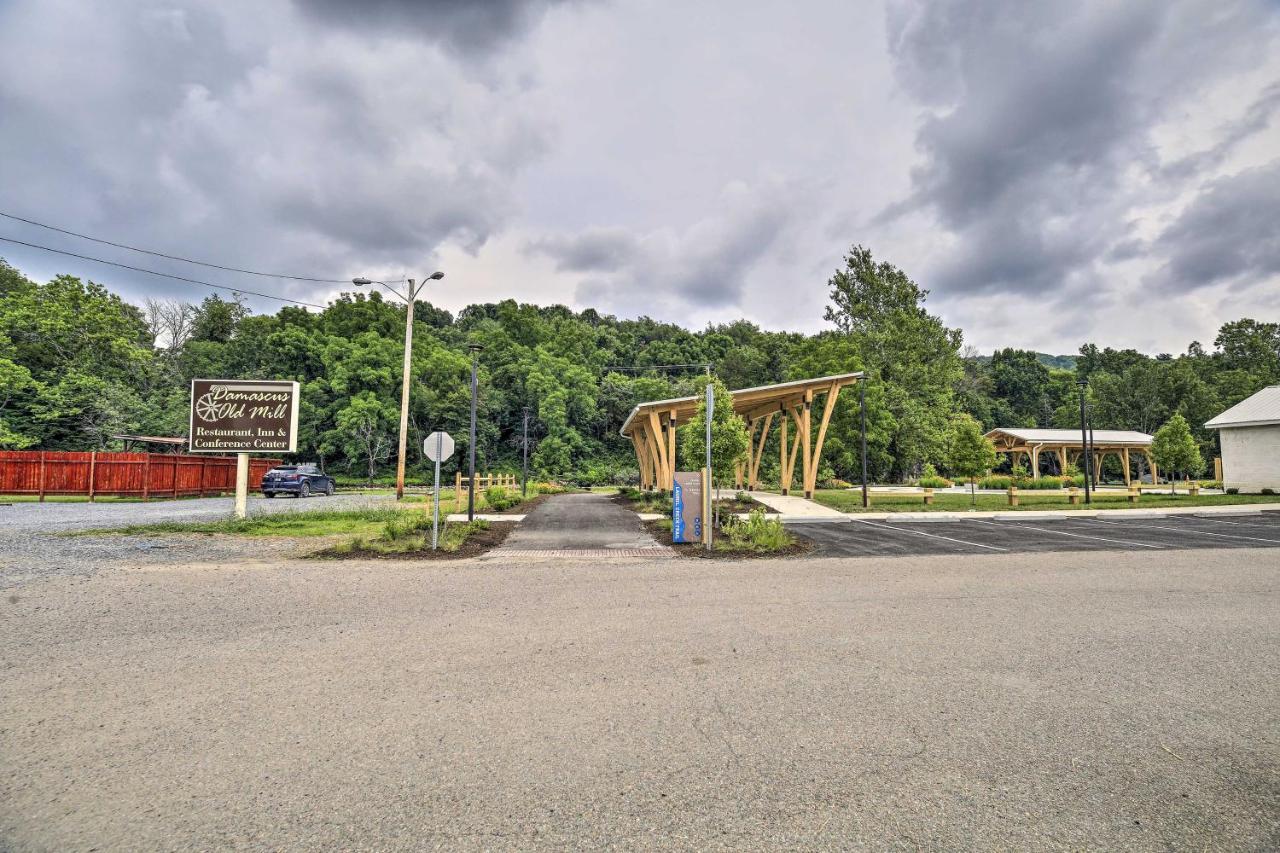 Central Damascus Home Walk To Creek And Parks! Exterior photo